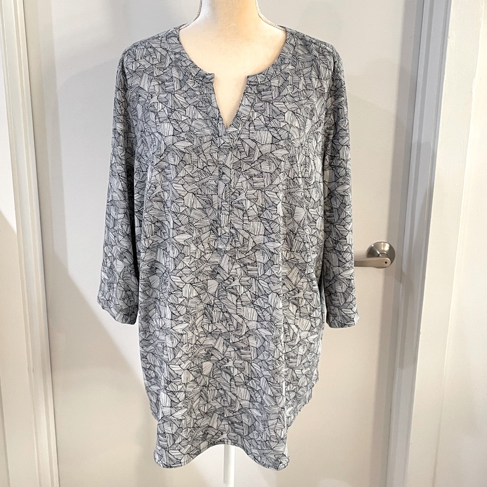 Women’s Blue White Pattern 3/4 Sleeve V-neck Blouse 2X